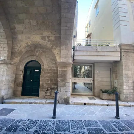 Angiporto Ognissanto Trani