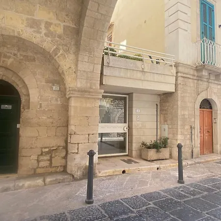 Angiporto Ognissanto * Trani